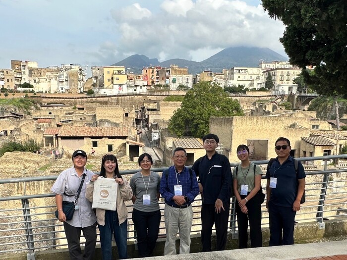 Group photo from The Archaeological Park of Herculaneum.